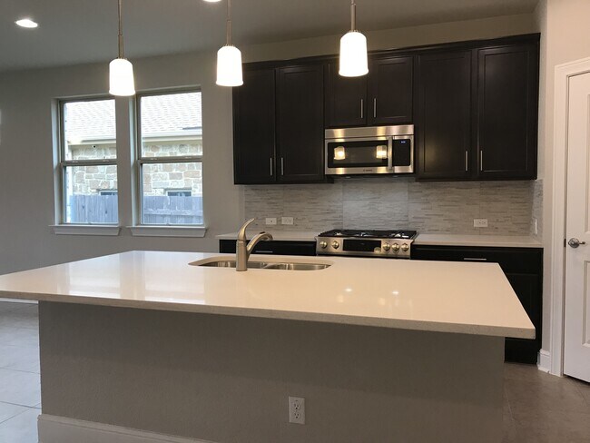 Building Photo - BEAUTIFUL HOME IN TERAVISTA