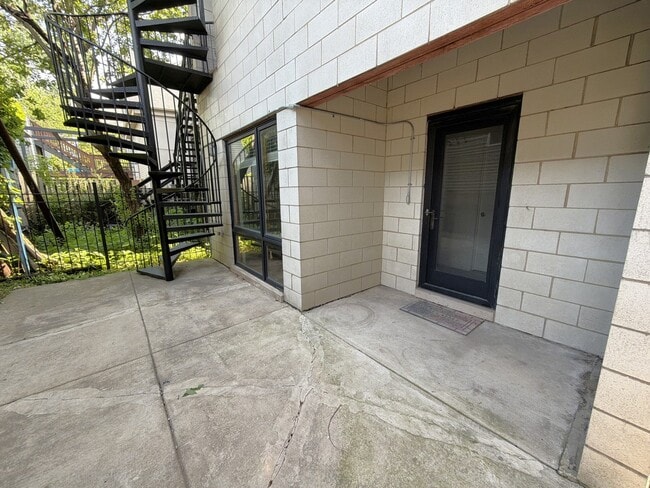 Building Photo - 1708 S Desplaines St
