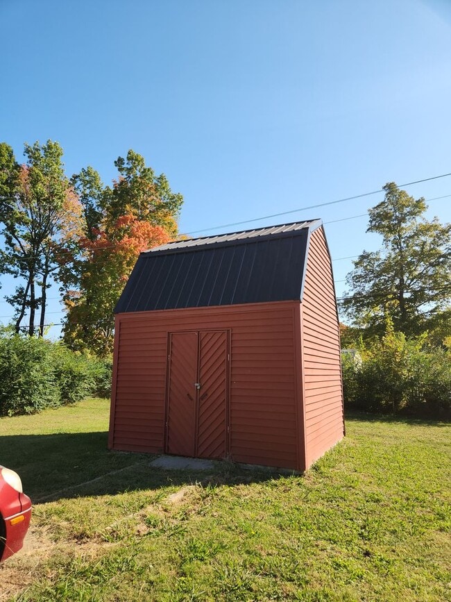 Building Photo - Half off 1st months rent.