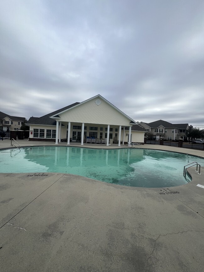 Building Photo - 1942 Tara Ct