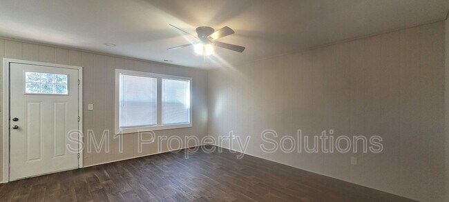 Building Photo - 304 4th St