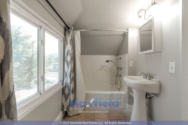 Building Photo - Charming Bungalow - Sugar House Area - 4BD...