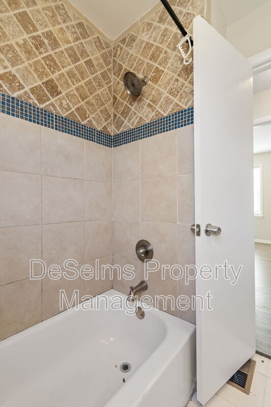 Building Photo - 802 Ramsey St