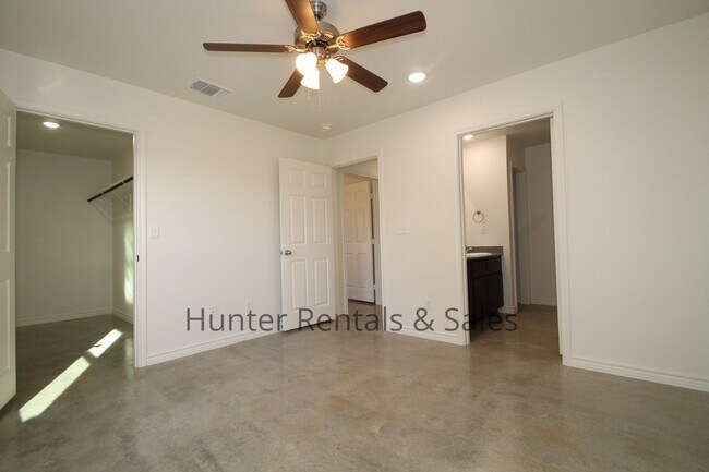 Building Photo - 1810 Ponca Trce