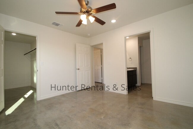 Building Photo - Modern Newer Duplex off Warrior's Path in Harker Heights