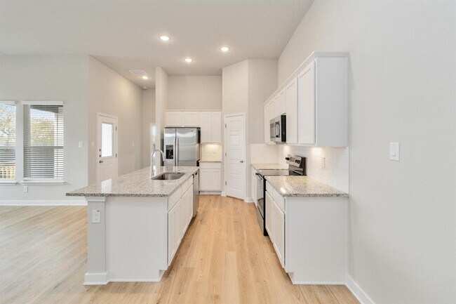 Building Photo - 820 Staglin St