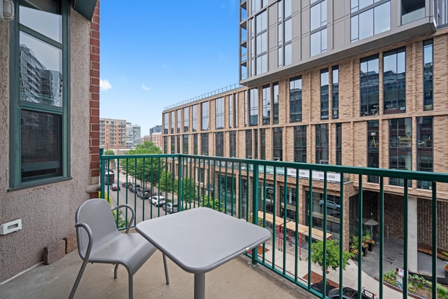 Building Photo - 841 W Monroe St