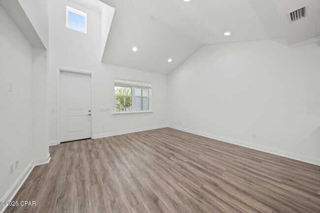 Building Photo - 9000 Parrot Pl