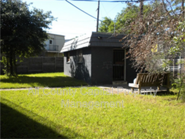 Building Photo - 302 Carmen Ct