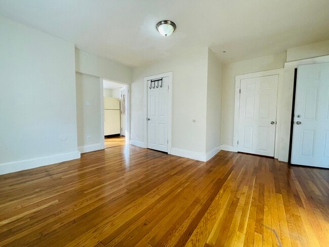 Building Photo - 144 School St