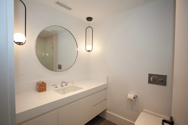 Building Photo - 41 Richmondville Ave