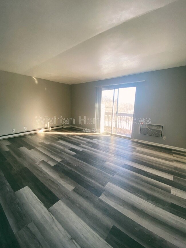 Building Photo - 204 Charleston Blvd