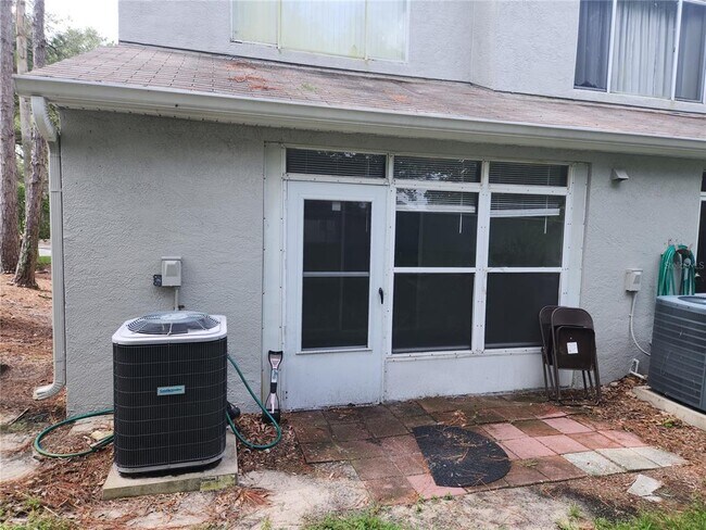 Building Photo - 2302 Lake Woodberry Cir