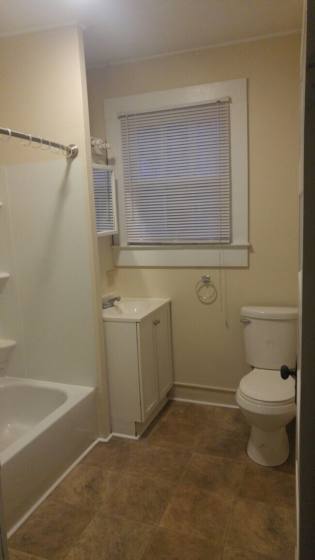 Building Photo - 2021 Webster Rd