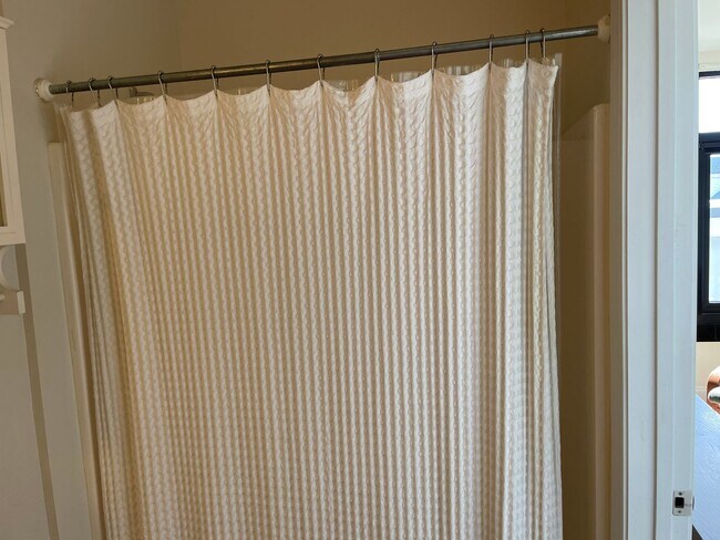 Building Photo - Fully Furnished Downtown Rental Available June 1st!!!