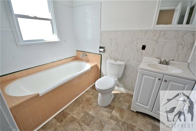 Building Photo - Fantastic 4 Bedroom Riverton Duplex
