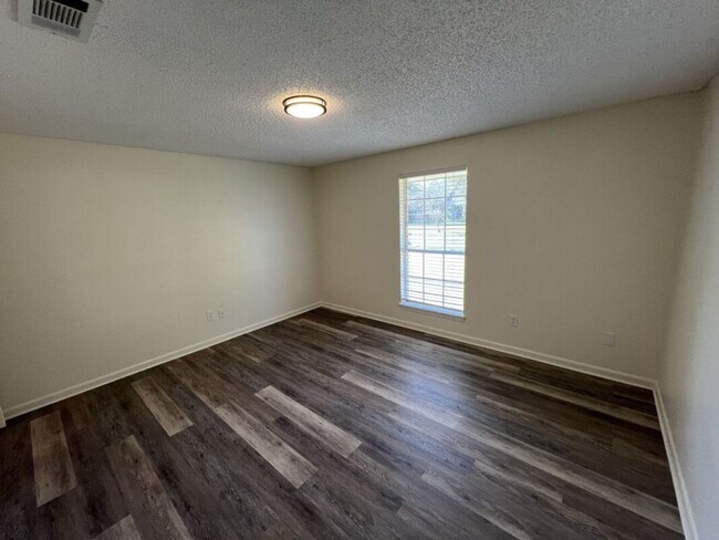 Building Photo - Newly renovated Single-Family Home in Shenandoah Estates Subdivision!