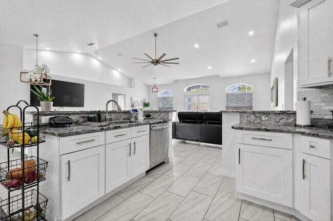 Building Photo - 8695 SW 133rd Ln Rd