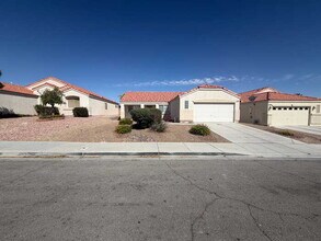 Building Photo - Carry Over Showing: This property has been shown before and will be rented to the first most qual...