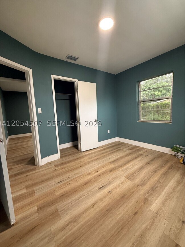 Building Photo - 2409 2nd Ave SE