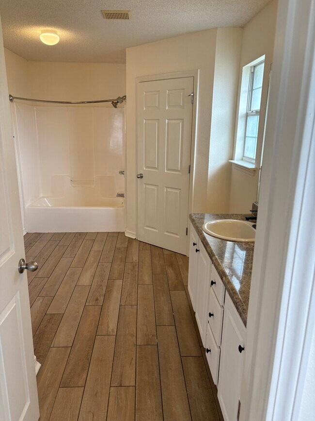 Building Photo - 342 Manchester Ln