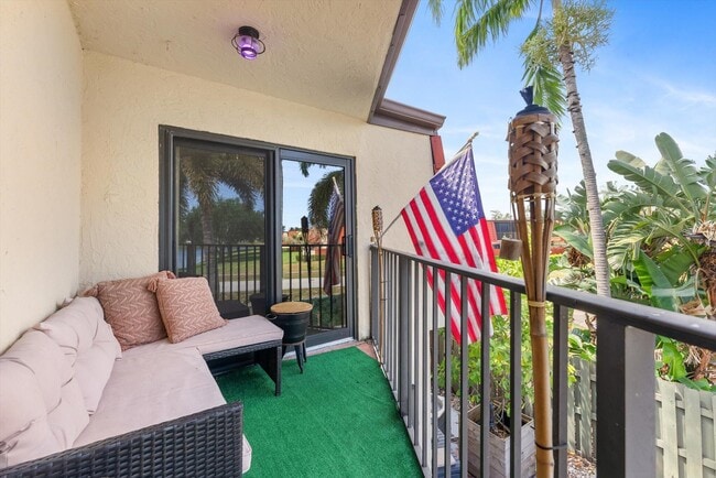 Building Photo - 3750 Victoria Dr