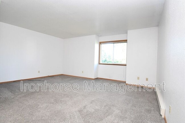 Building Photo - 519 S 15th Ave