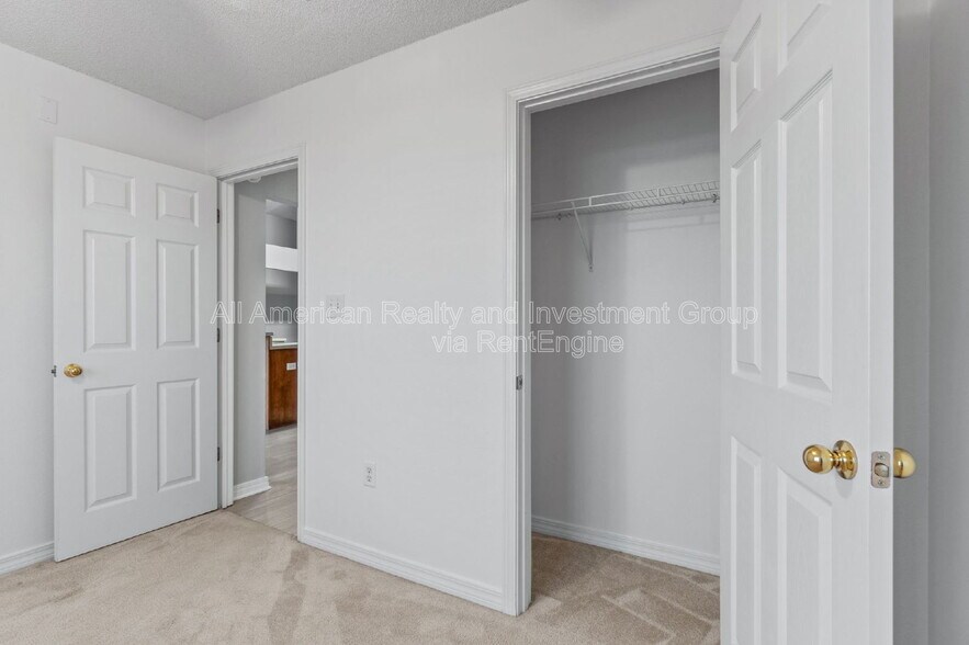 Building Photo - 742 Saltair Ln