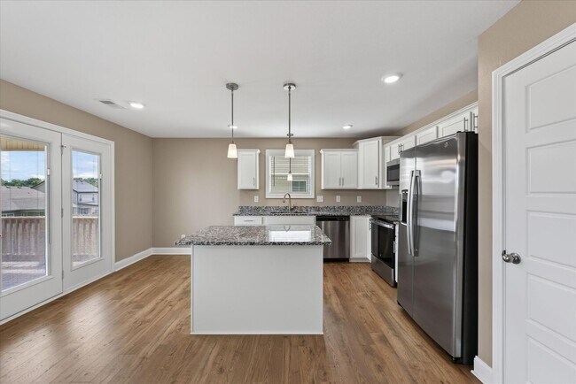 Building Photo - Pet Friendly Three Bedroom!