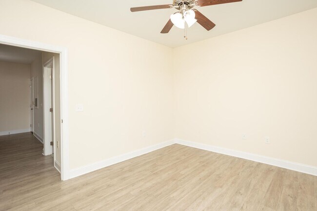 Building Photo - 161 Howard Ln
