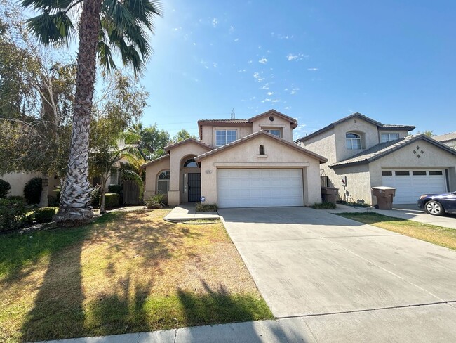 Primary Photo - Cozy Home with Pool For Rent