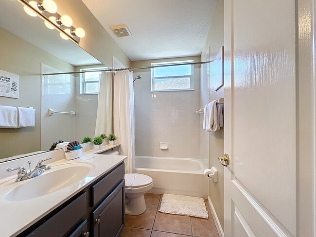 Building Photo - 518 Brighton Dr