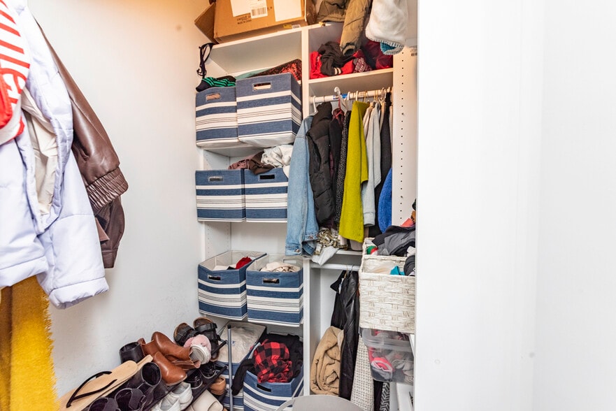 Building Photo - 2322 N Clark St