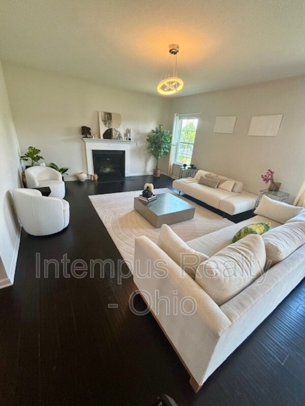 Building Photo - 6123 Brandon Dr