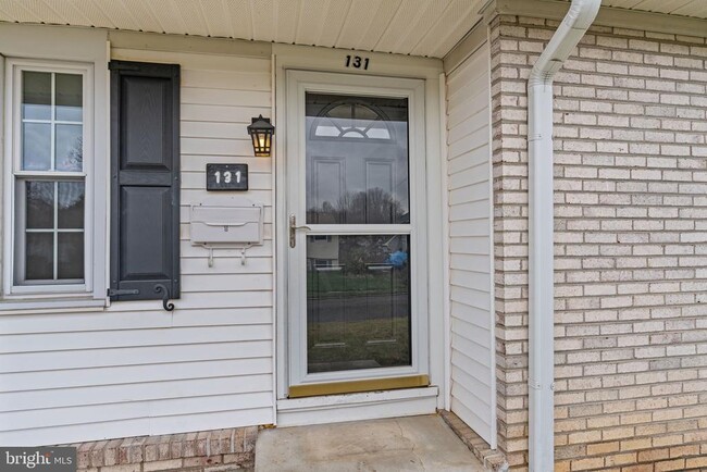 Building Photo - 131 Kipling Dr