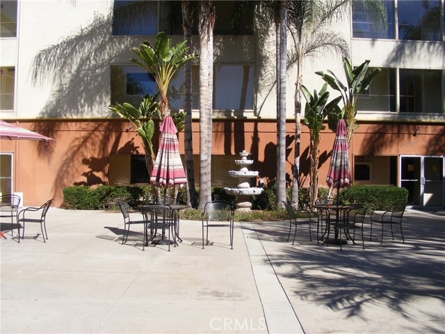 Building Photo - 400 N Acacia Ave