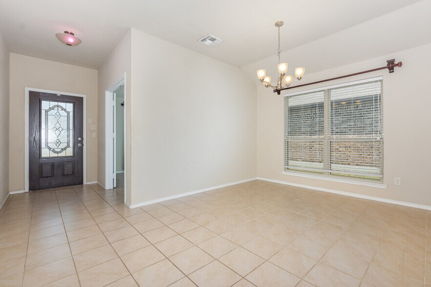 Building Photo - 9012 Cross Oaks Ranch Blvd