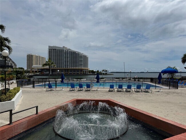 Building Photo - 825 Brickell Bay Dr