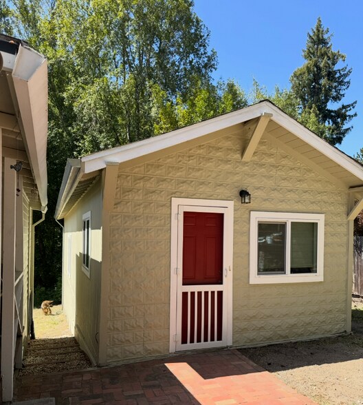 Primary Photo - 9545 Brookside Ave