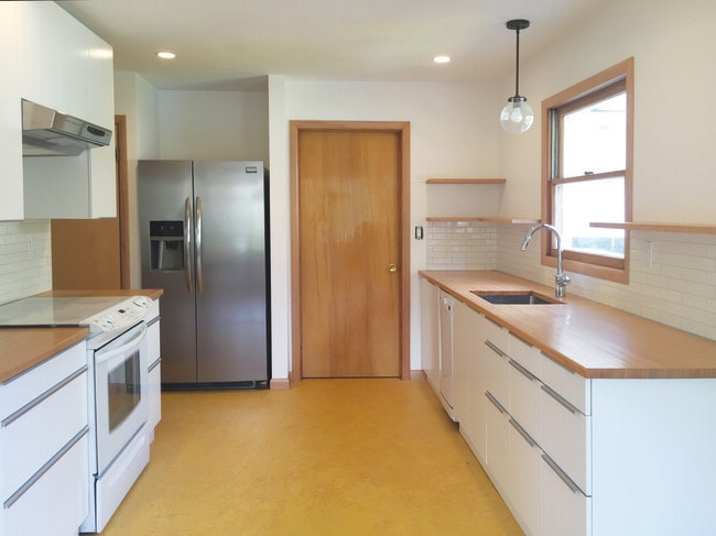 Kitchen - 6205 NE 30th Ave