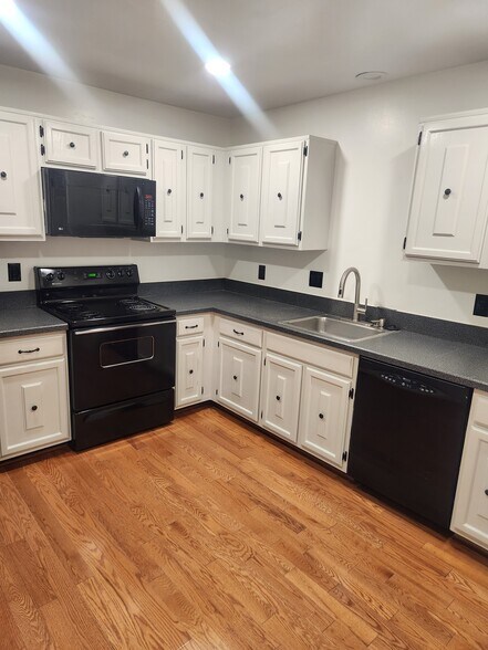 Building Photo - 7713 Bristol Square Ct