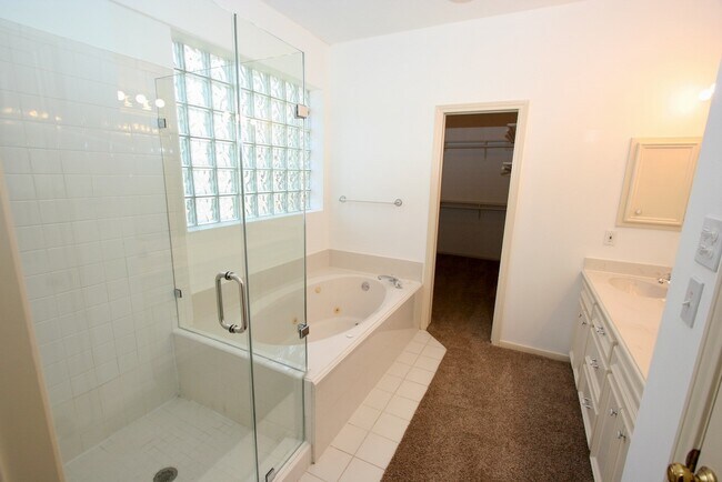 Building Photo - 6706 Prairie Dunes Dr
