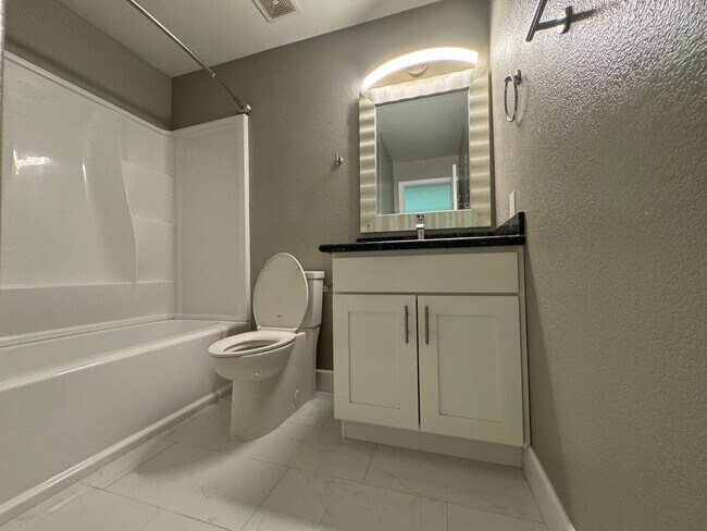 Building Photo - Summerlin North Community / Updated home 3...