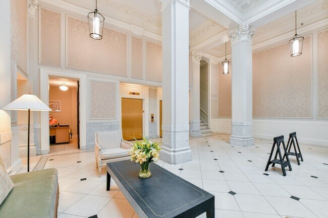 Building Photo - 21 Beacon St