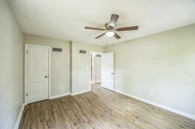 Building Photo - 5211 Parkview Ave