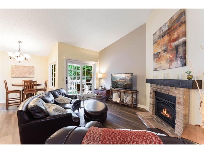 Building Photo - 3566 Blue Jay Way