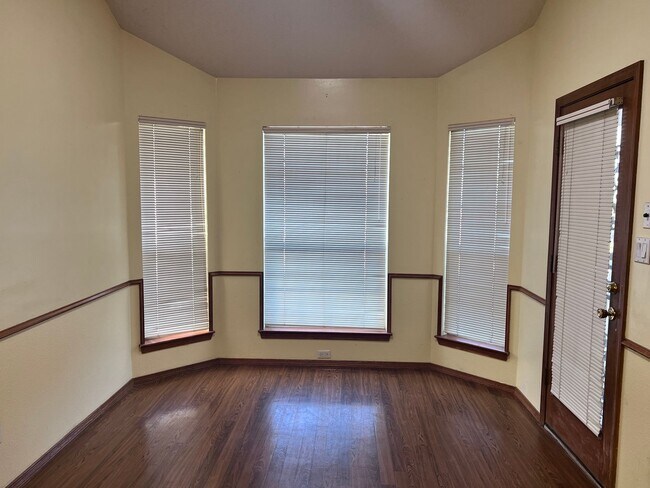 Building Photo - 9304 Saguaro St NW