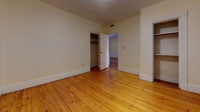 Building Photo - 192 Hillside St