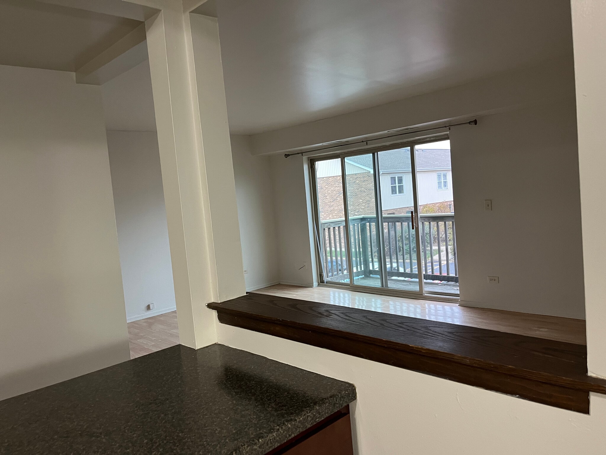 Building Photo - 3219 W Lake Ave