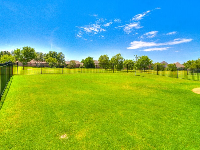 Building Photo - 15609 Traditions Dr